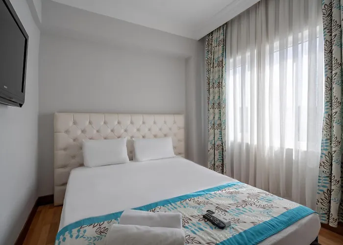 Standard Queen Room